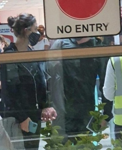 Hande Erçel'den Maldivler pozları