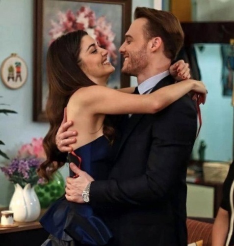 Hande Erçel'den Maldivler pozları