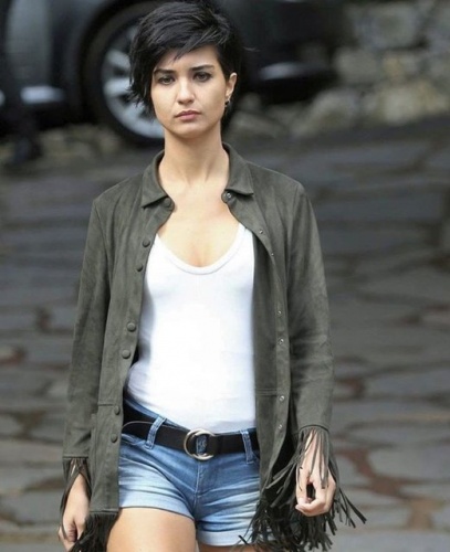 Ünlü isimlerin boyları