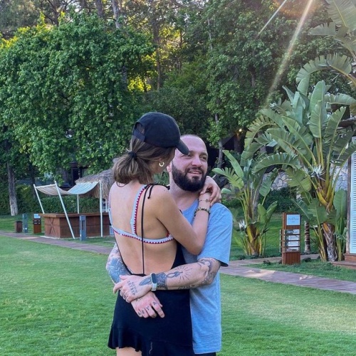 Tatil sezonunu açan ünlüler