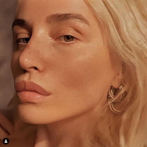 Ünlü isimlerin makyajsız halleri