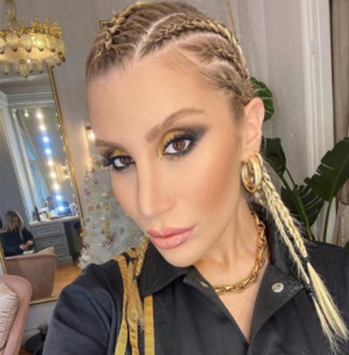 Ünlü güzel bikini sezonunu açtı