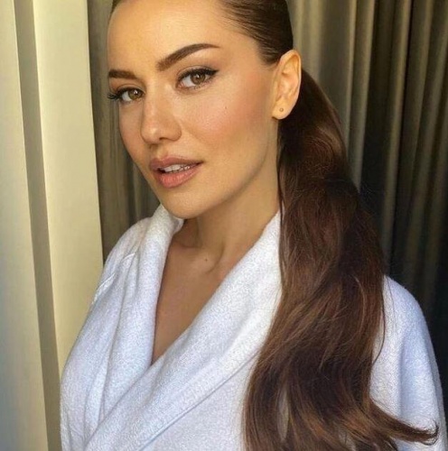 Bornozlu pozu ile "Mutlu bayramlar" diledi!