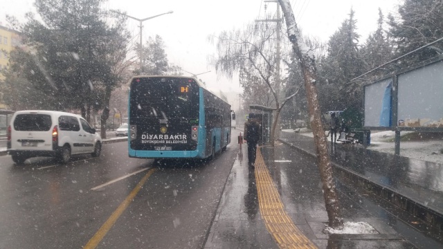 Diyarbakır beyaza büründü