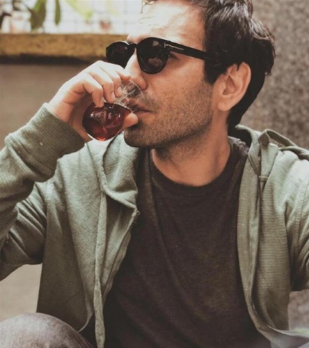 Buğra Gülsoy ailesiyle sezonu açtı!