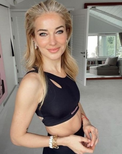 Burcu Esmersoy’un deniz manzaralı evini gören büyülendi!