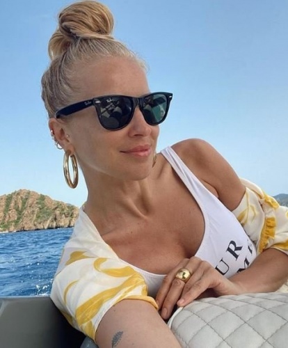 Burcu Esmersoy’un deniz manzaralı evini gören büyülendi!