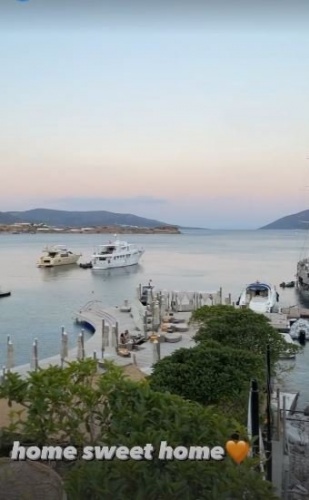 Burcu Esmersoy’un deniz manzaralı evini gören büyülendi!