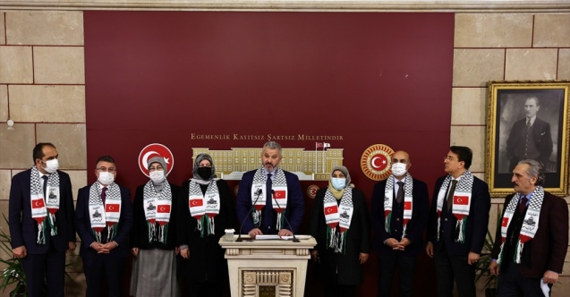 AK Parti'li Turan, İsrail'in Filistin halkını Kovid-19 karşısında ölümle baş başa bıraktığını belirtti