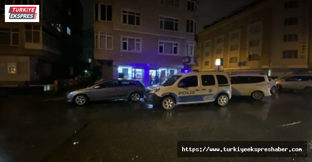 Cerrahi maskeli kişiler silahlı soygun yaptılar