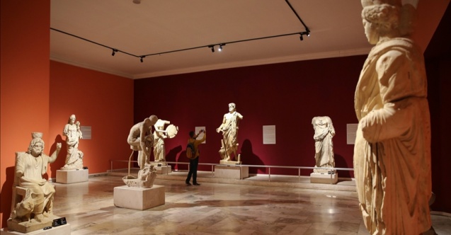 Antalya Müzesi, paha biçilemeyen birbirinden kıymetli tarihi eserlerini sergiliyor