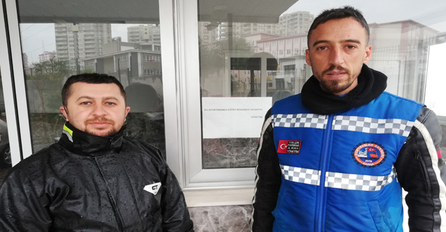 Sitenin girişine, "köpekler ve kuryeler giremez" yazısını asan yöneticiye tepki