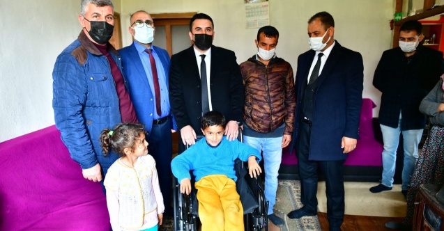 Yeşilyurt'ta engelli çocuğa engelli araç hediyesi