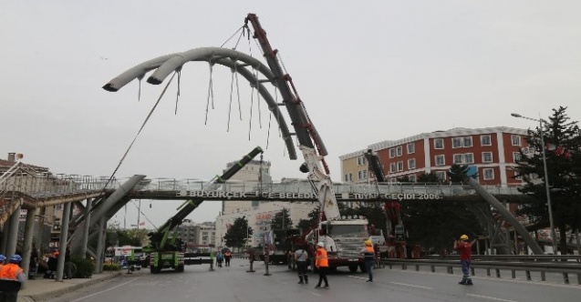 Büyükçekmece'nin iki yakasını birleştiren üst geçit yenileniyor
