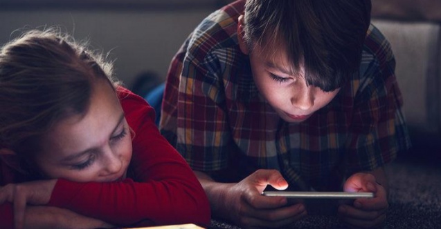 Sosyal medya kullanan çocukların aileleri dikkat!