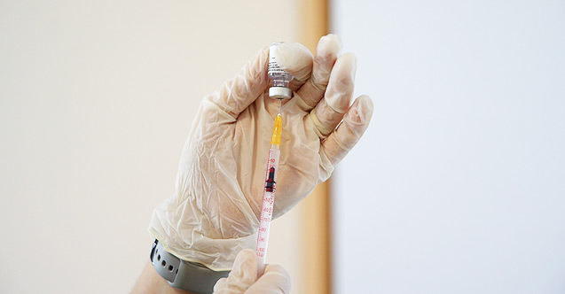 Türkiye'de nüfusun yaklaşık yüzde 25'ine birinci doz Kovid-19 aşısı uygulandı