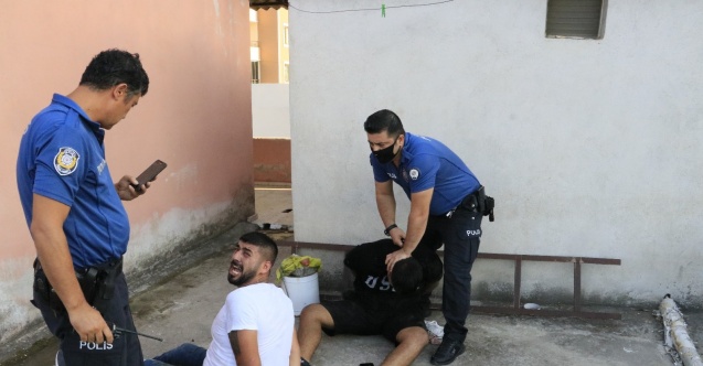 Hastane otoparkında baba ve oğlunu silahla vurup kaçtılar