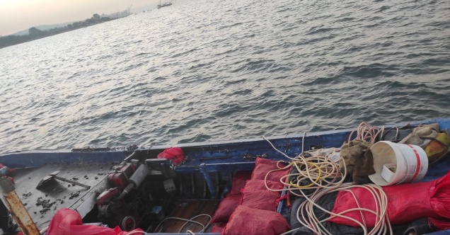 Kaçak midye avcısına suçüstü baskın: 100 kilogram midye ele geçirildi