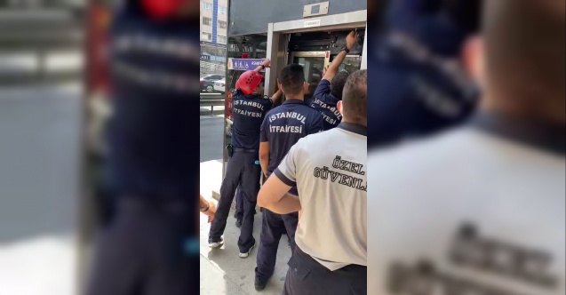 (ÖZEL) Avcılar’da sıcak havada metrobüs asansöründe mahsur kaldılar