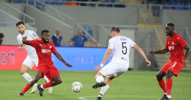 UEFA Avrupa Konferans Ligi: Dinamo Batumi: 0 - Sivasspor: 0 (İlk yarı)