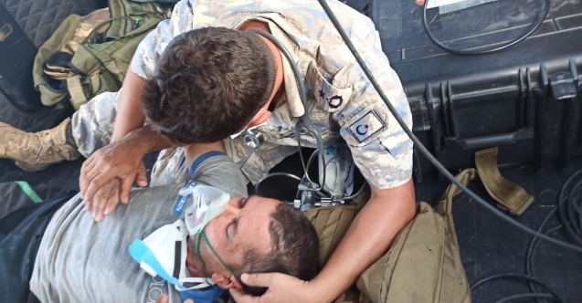 Yangında mahsur kalan vatandaşın yardımına Mehmetçik yetişti