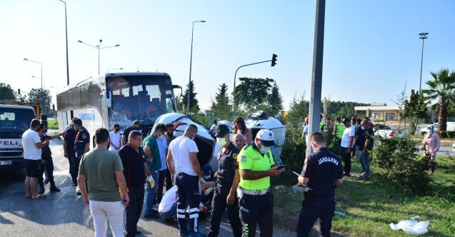 Yolcu otobüsü ile otomobil çarpıştı: 1 ölü, 2 yaralı