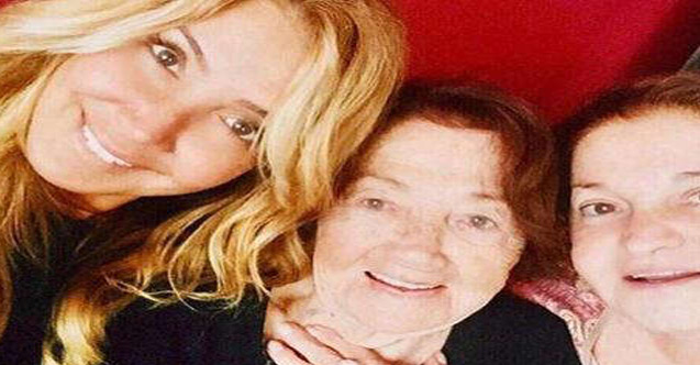 Yonca Evcimik'in annesi hayatını kaybetti