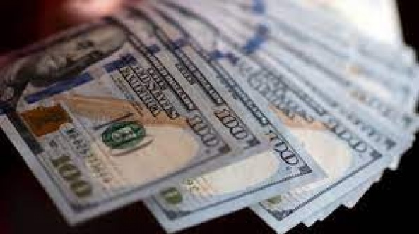 Dolar taviz vermiyor