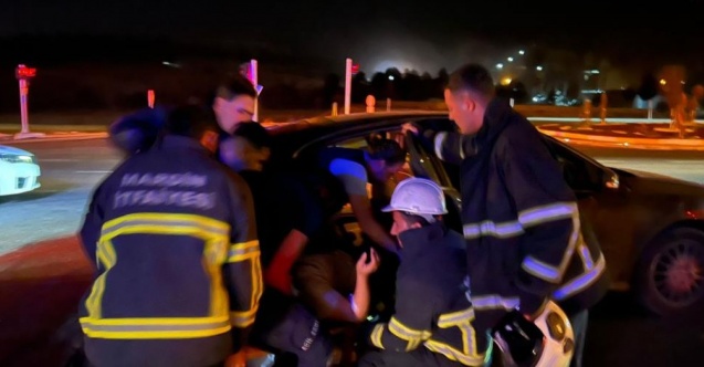 Kontrolden çıktı, bankete çarptı, 4 kişi yaralandı