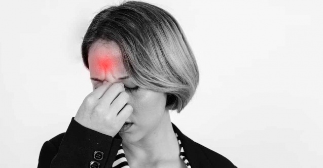 Baş Ağrısında Sıkışma Hissi Neden Olur? Uzmanlar Uyardı!