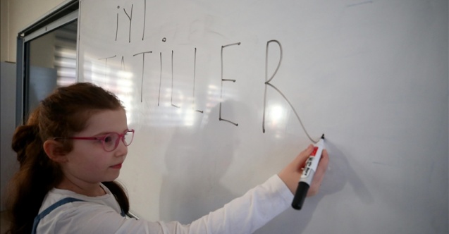 Okullarda "karne zili" yarın çalacak