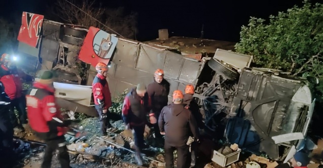Yolcu otobüsü şarampole uçtu: 10'u ağır 33 yaralı