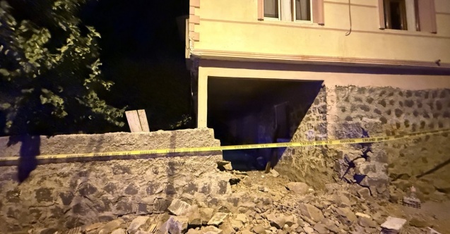 Diyarbakır'da balkon çöktü: 2'si çocuk 5 yaralı