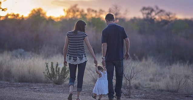 Anne baba olmayı düşünenlere zorunlu eğitim geliyor