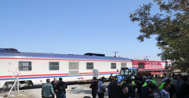 Öğrenci servisine tren çarptı!