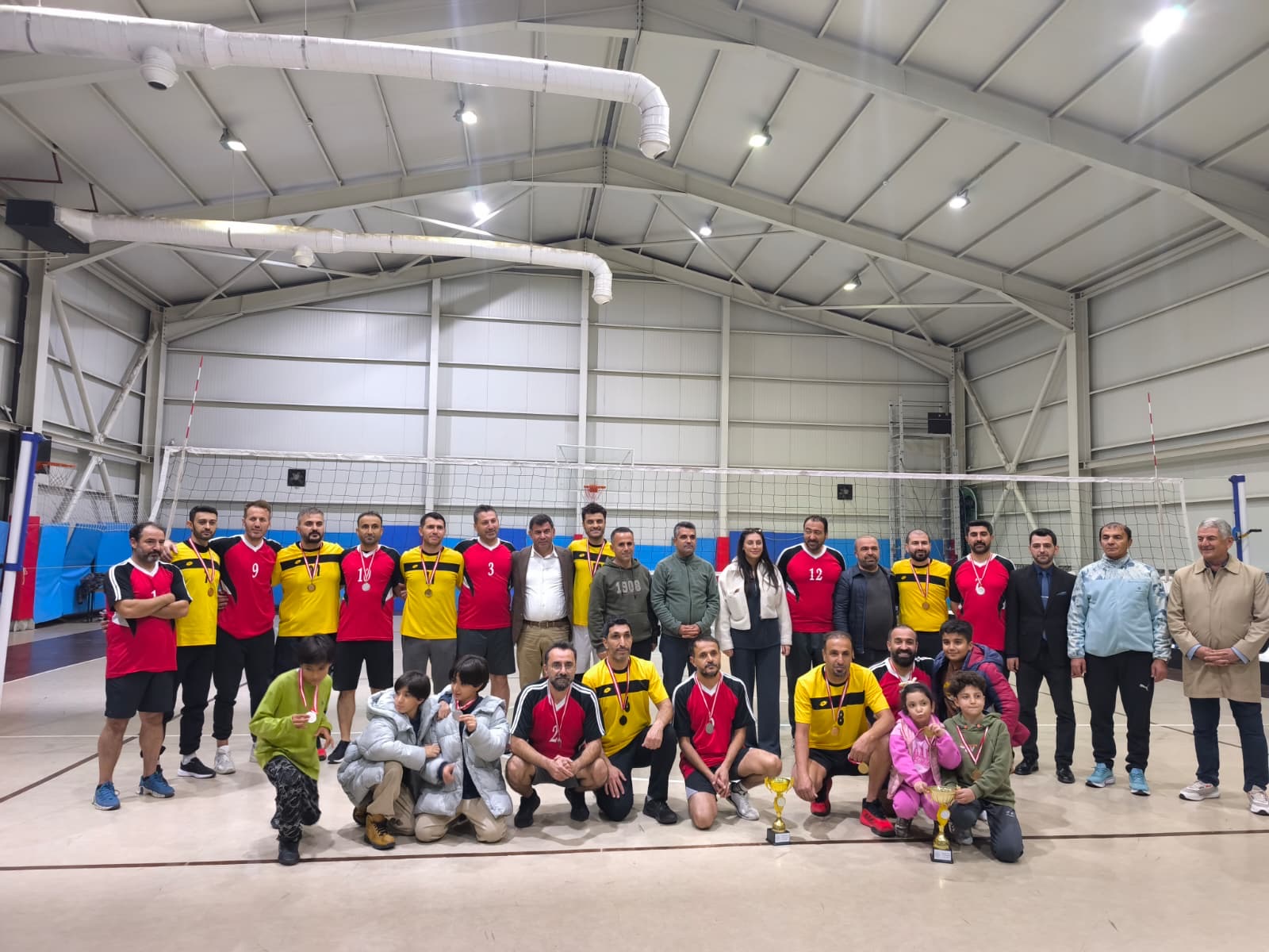 Kayapınar’da 24 Kasım Öğretmenler Günü Voleybol Turnuvası Tamamlandı