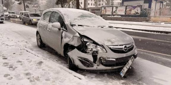 Diyarbakır’da kar yağışı hayatı felç etti: Trafik durma noktasına geldi