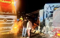 Malatya’da yem yüklü tır devrildi