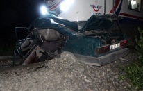 Otomobil Trenin altında kaldı