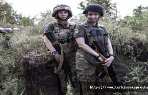 Ukrayna'nın elleri tetikte kadın askerleri: Zafer gününe kadar ön cephede savaşacağız