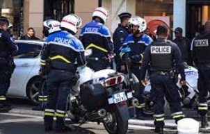 Fransa'da kalaşnikoflu saldırı: 3 kişi hayatını kaybetti