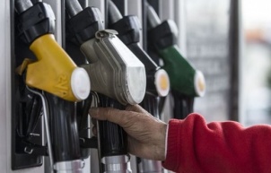 Akaryakıt fiyatlarına bir zam daha: Benzin ve Motorine geliyor…