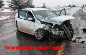 Diyarbakır’da Tır ile otomobil çarpıştı: 2 yaralı