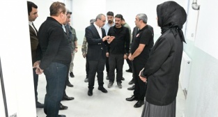 Vali Yavuz Karakavak Mahallesi Ortaokulu'nda incelemelerde bulundu