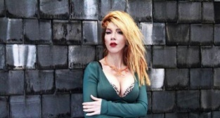 Hande Yener'in köpüklü hamam pozu olay oldu!