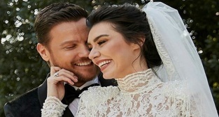 Sinan Akçıl’ın eşi güzelliğiyle hayran bıraktı!