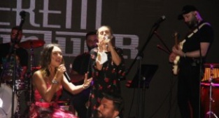 Cerem Onurluer, Down sendromlu Zeynep’le düet yaptı