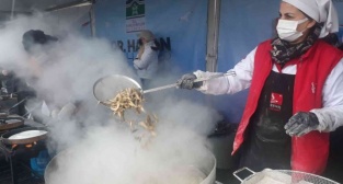 Kar altında hamsi festivali