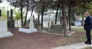 Cumhurbaşkanı Erdoğan, Eyüpsultan’da kabir ziyaretlerinde bulundu