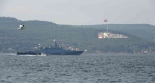 Rus savaş gemisi Çanakkale Boğazı’ndan geçti